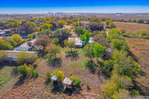 A home in Hondo