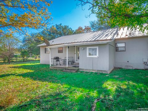 A home in Hondo