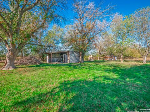 A home in Hondo