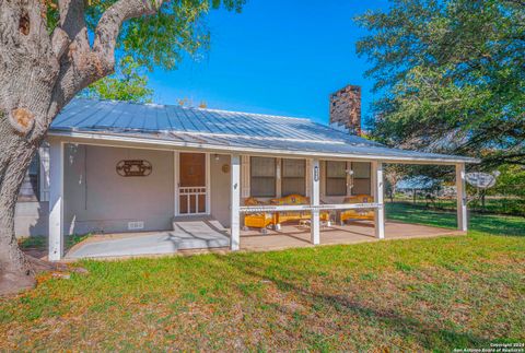 A home in Hondo