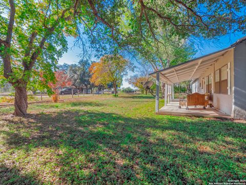 A home in Hondo