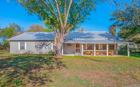 A home in Hondo