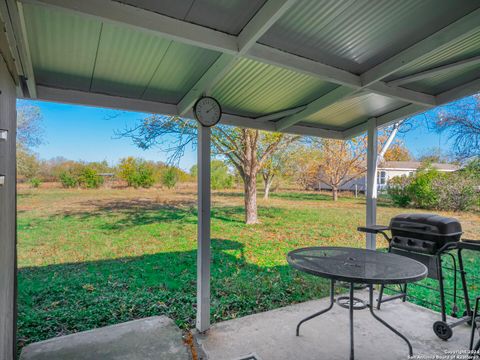 A home in Hondo