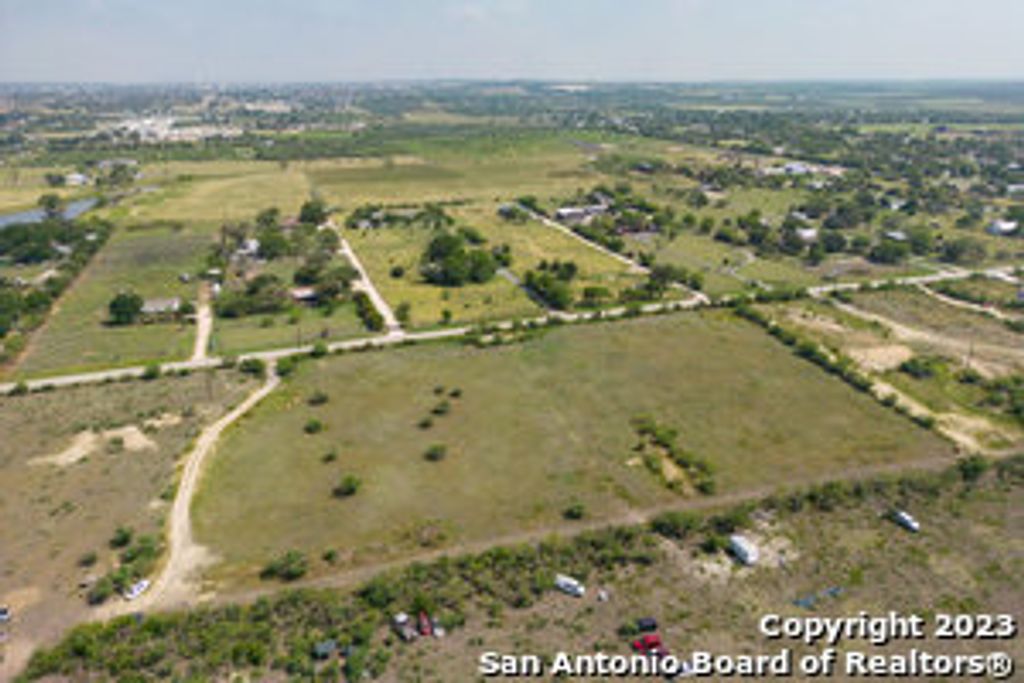 Photo of 670 Country Ln, Cibolo, TX 78108 (MLS # 1849237)