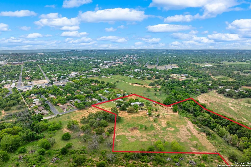 Photo of 308 Oakhaven Lane, Fredericksburg, TX 78624 (MLS # 1931708)