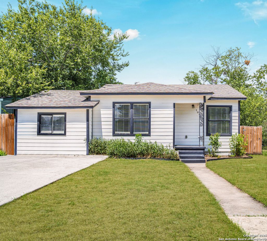 Photo of 1047 Poinsettia, San Antonio, TX 78202 (MLS # 1909196)