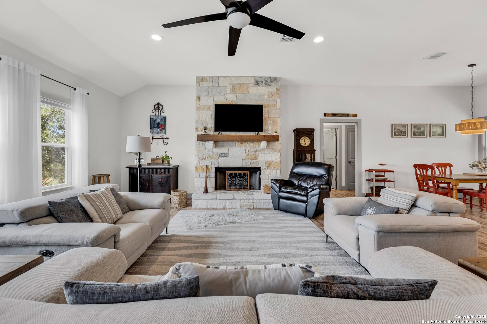 1396 Heritage Hill