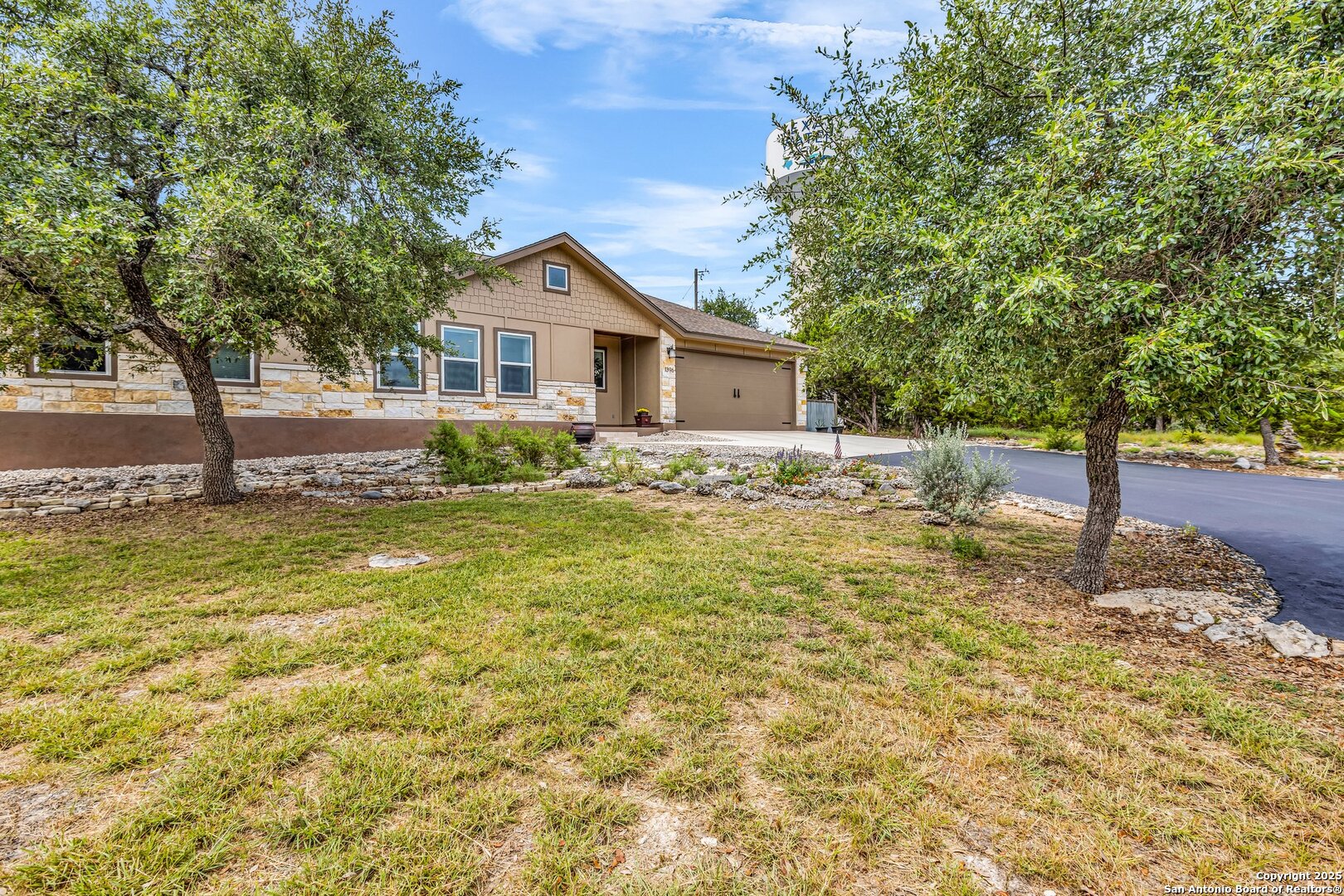 1396 Heritage Hill