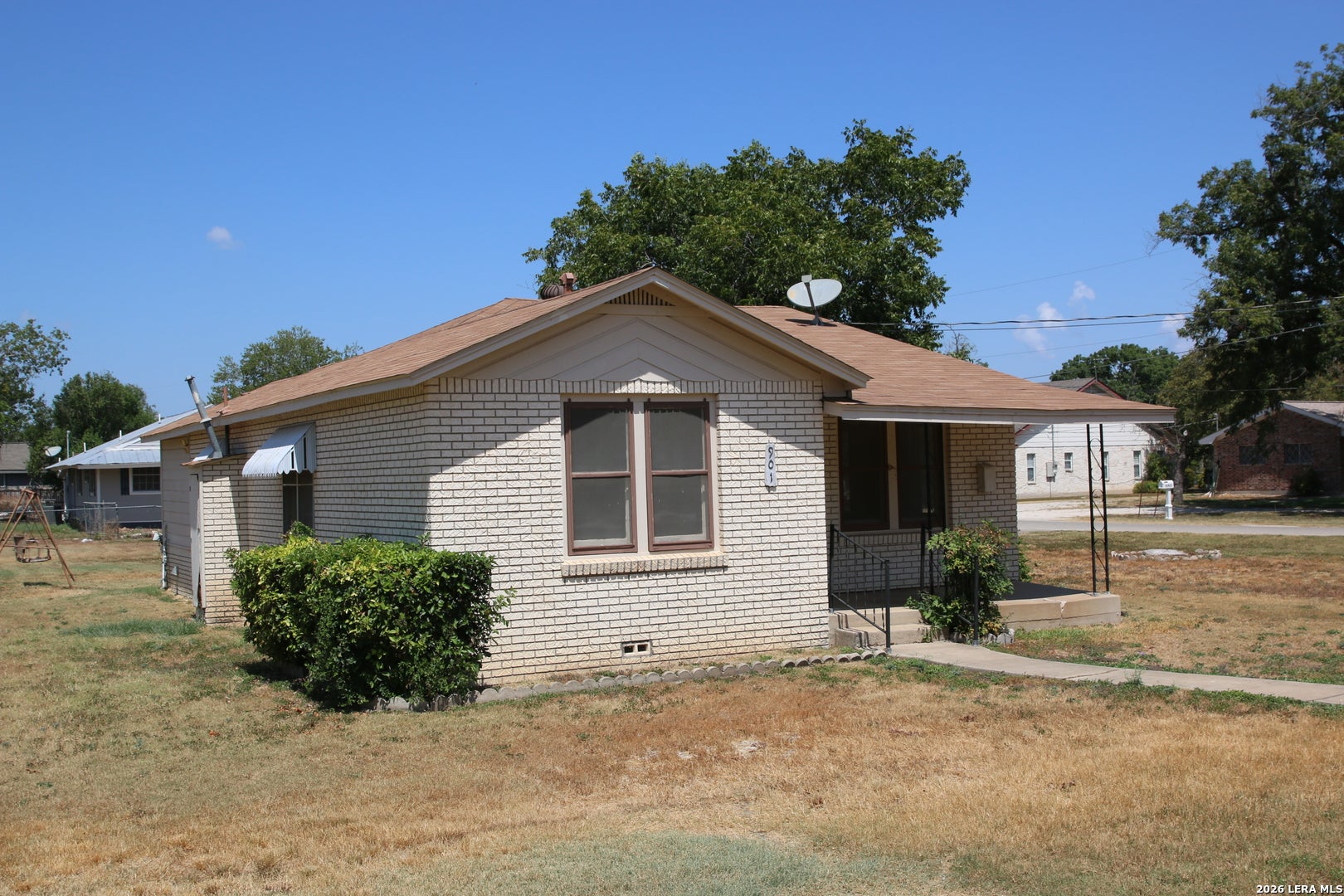 901 Houston