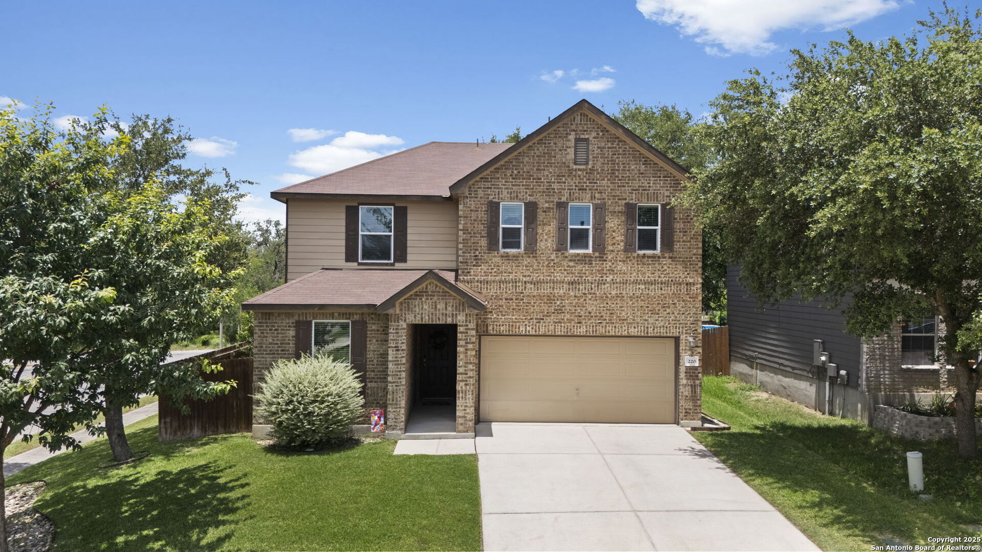 Photo 1 of 43 — 220 HINGE CRK, Cibolo, TX 78108