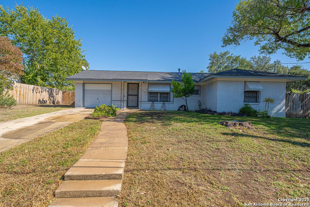 Photo of 106 Oakwood Dr, San Antonio, TX 78228 (MLS # 1922831)