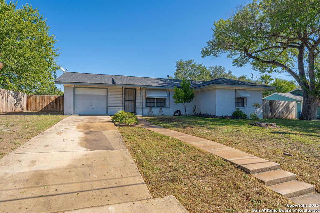 Photo of 106 Oakwood Dr, San Antonio, TX 78228 (MLS # 1922831)