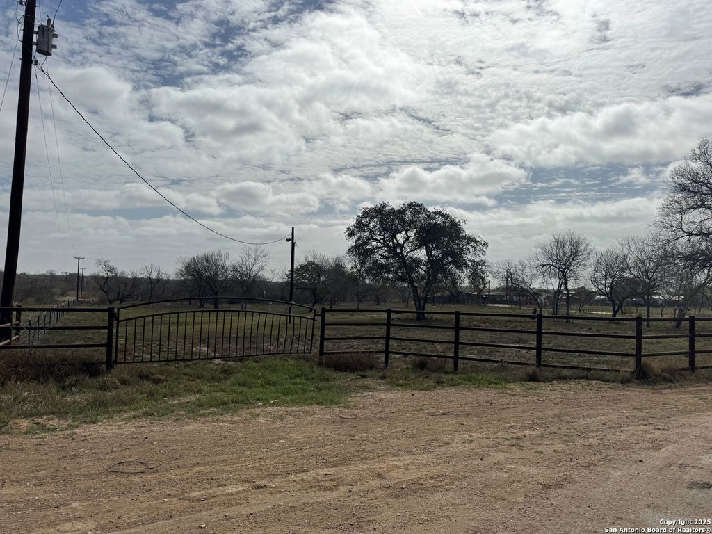 Photo of 115 County Road 779, Devine, TX 78016 (MLS # 1848323)