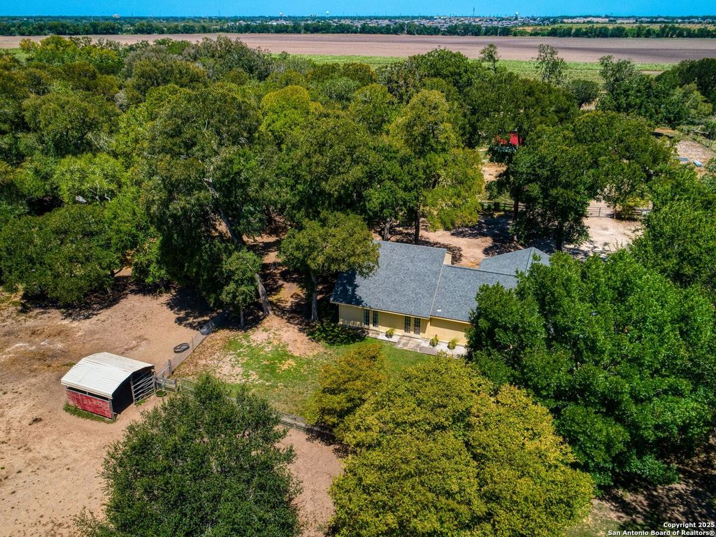 Photo of 530 Buerger, Seguin, TX 78155 (MLS # 1898087)