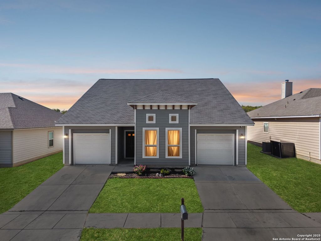 Photo of 132 Lark Hill, Floresville, TX 78114 (MLS # 1896955)