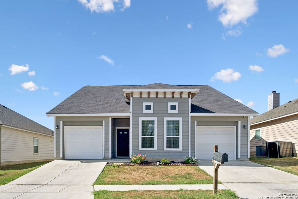 Photo of 132 Lark Hill, Floresville, TX 78114 (MLS # 1896955)