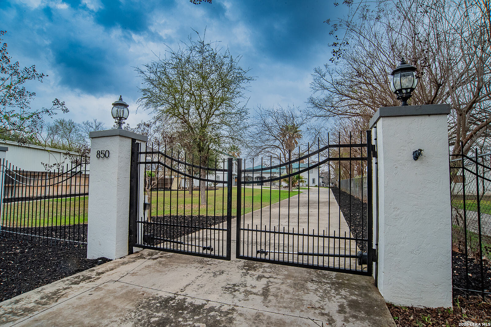 850 Lakeview Trl