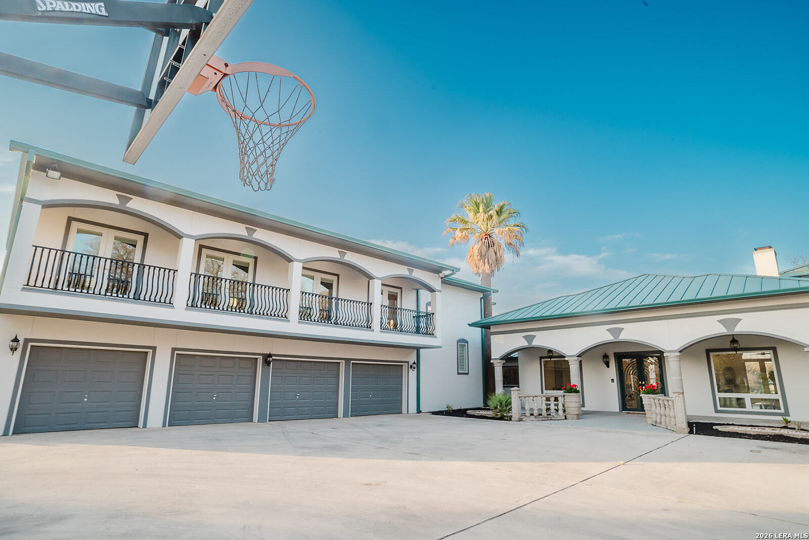 850 Lakeview Trl