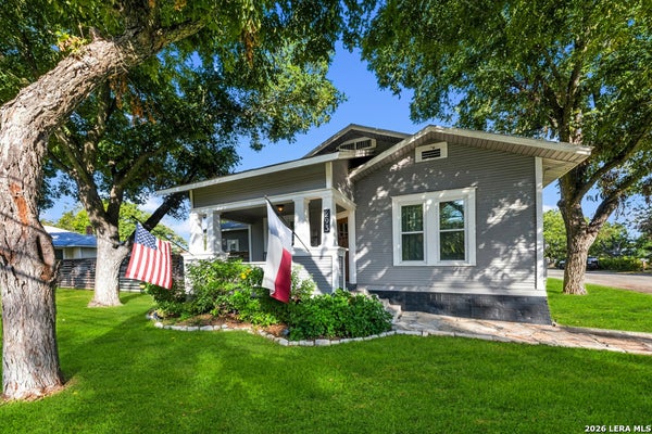 293 E MATHER ST, NEW BRAUNFELS, TX 78130 - Image 6b0b41b24090a74ebde6d2abf9372b6d/2404865258