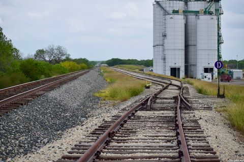 657 FM 99 WHITSETT TX 78075