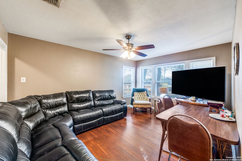 Photo of 1068 E Walnut, Seguin, TX 78155 (MLS # 1922221)