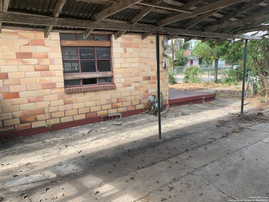 Photo of 206 Mercedes, San Antonio, TX 78207 (MLS # 1916967)