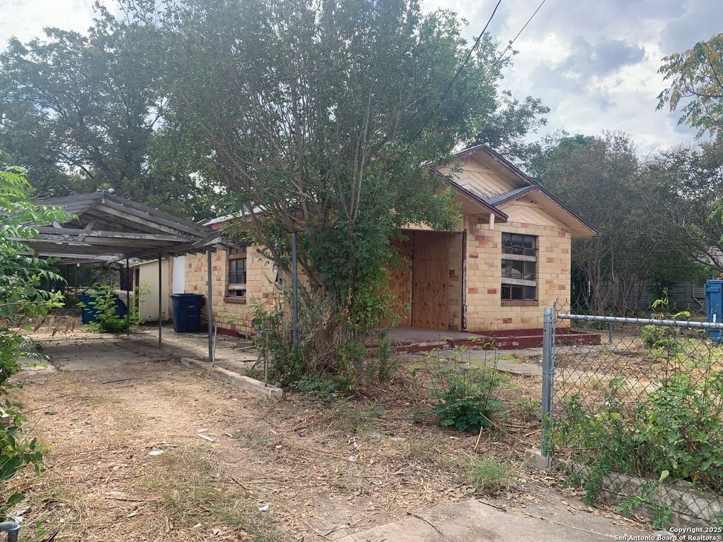 Photo of 206 Mercedes, San Antonio, TX 78207 (MLS # 1916967)