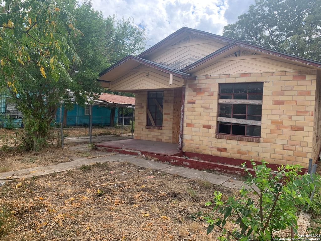 Photo of 206 Mercedes, San Antonio, TX 78207 (MLS # 1916967)