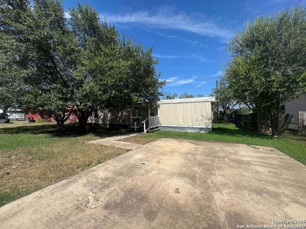 Photo of 2907 Southern Breeze, Hondo, TX 78861 (MLS # 1923113)