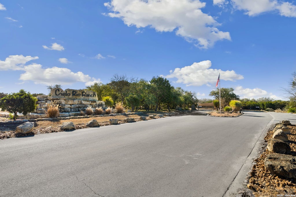 Photo of 180 La Vista Ct, Pipe Creek, TX 78063 (MLS # 1939752)