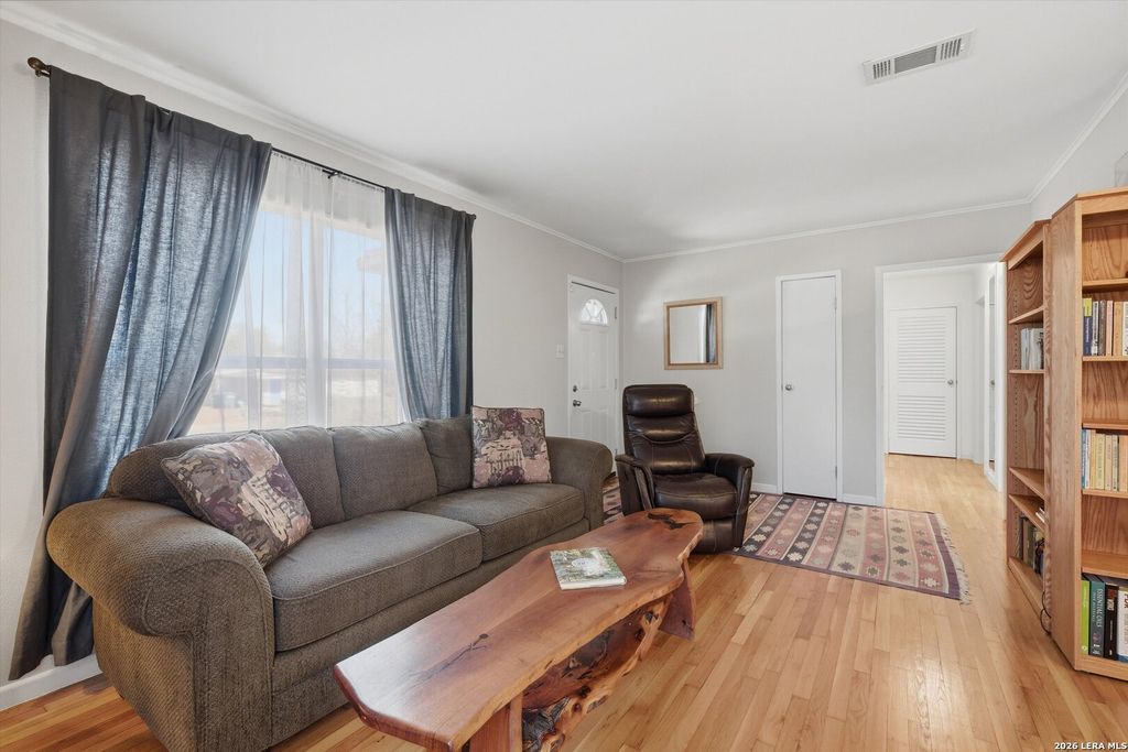 Photo of 702 Sumner Dr, San Antonio, TX 78209 (MLS # 1951230)