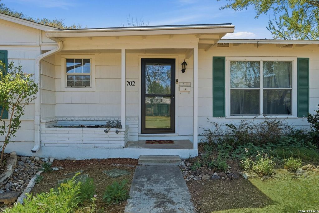 Photo of 702 Sumner Dr, San Antonio, TX 78209 (MLS # 1951230)