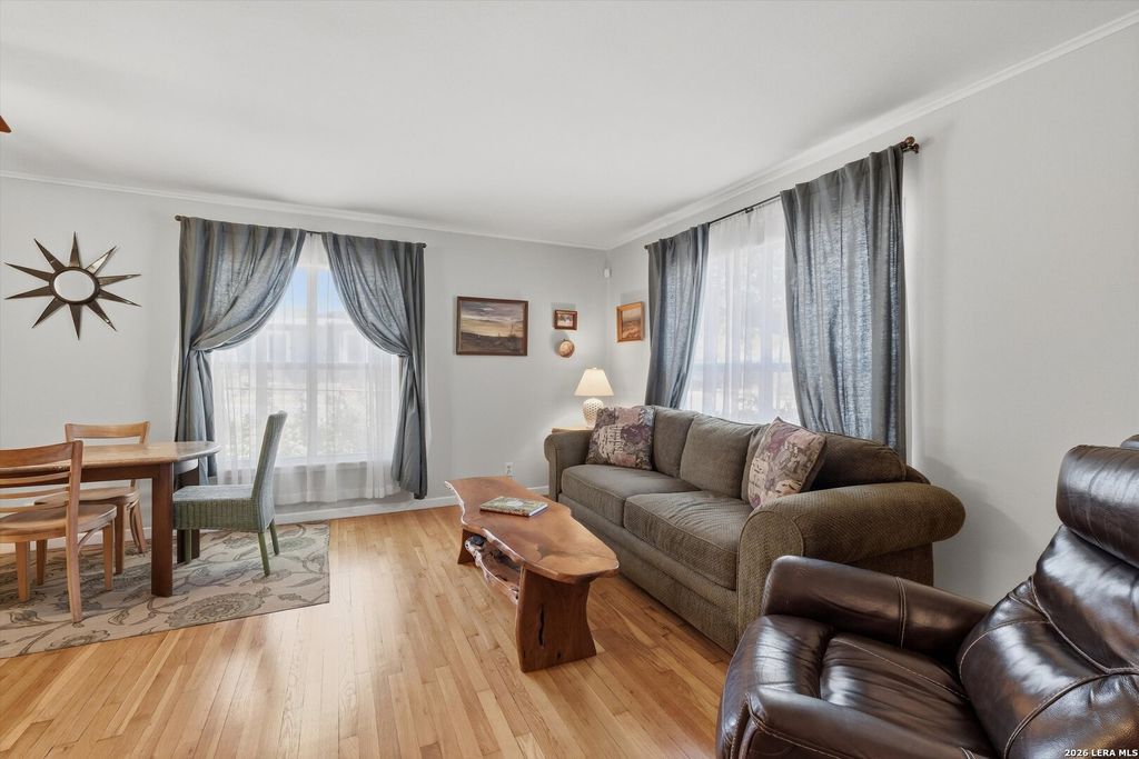 Photo of 702 Sumner Dr, San Antonio, TX 78209 (MLS # 1951230)