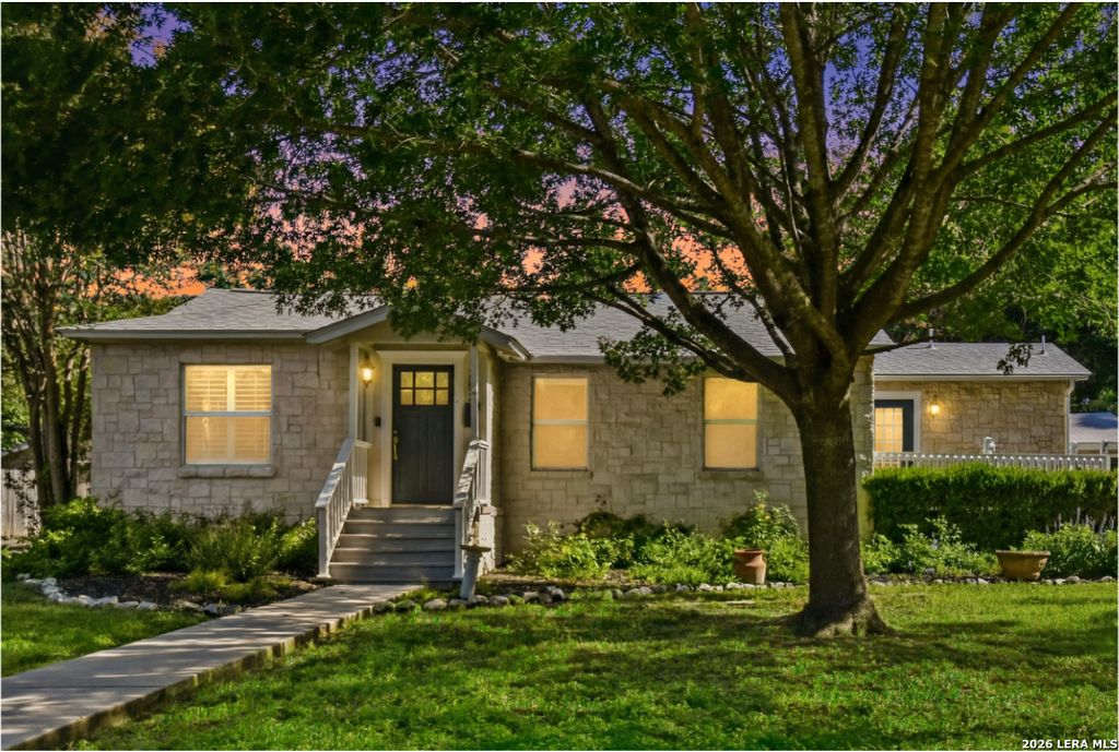 Photo of 265 E OAKVIEW PL, Alamo Heights, TX 78209 (MLS # 1972116)