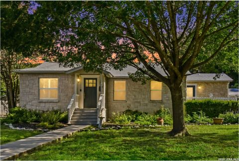 Photo of 265 E OAKVIEW PL, Alamo Heights, TX 78209 (MLS # 1972116)