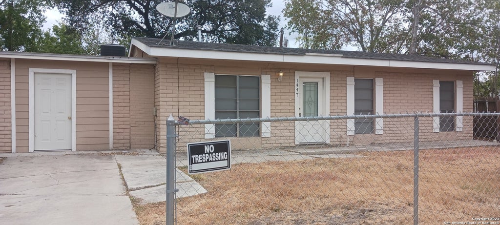 Photo of 1447 EDRIS DR, San Antonio, TX 78224 (MLS # 2019758)