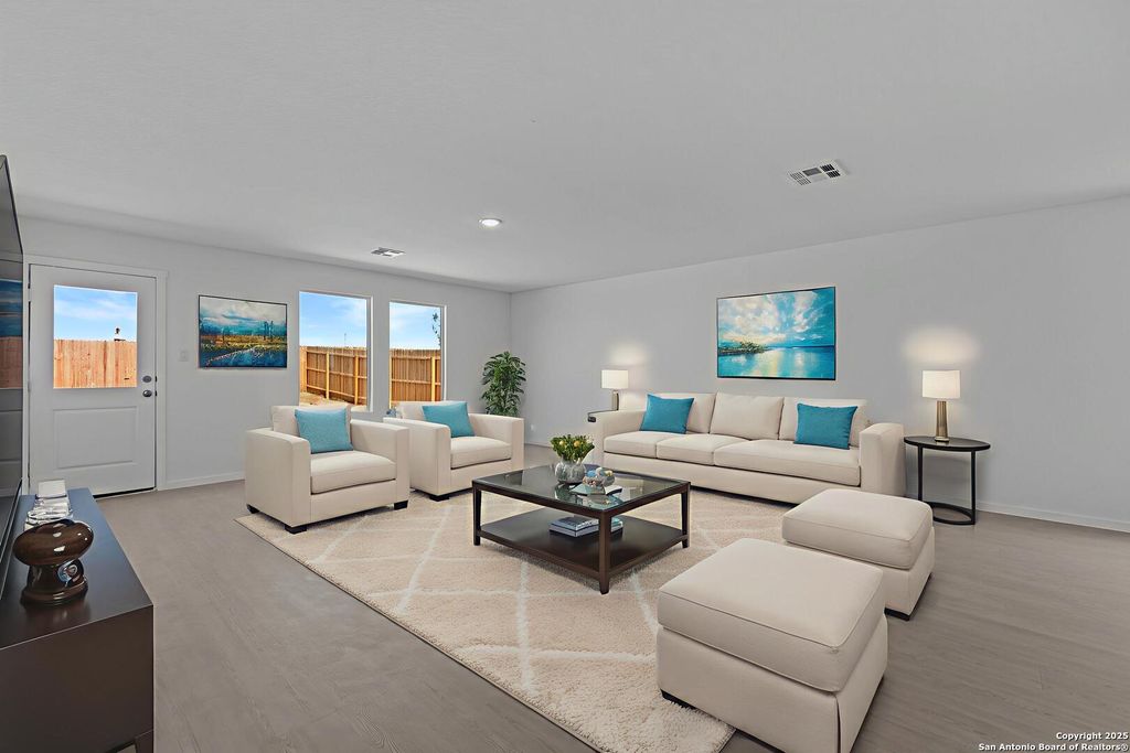 Photo of 121 Oak Hurst Dr, Floresville, TX 78114 (MLS # 1924568)