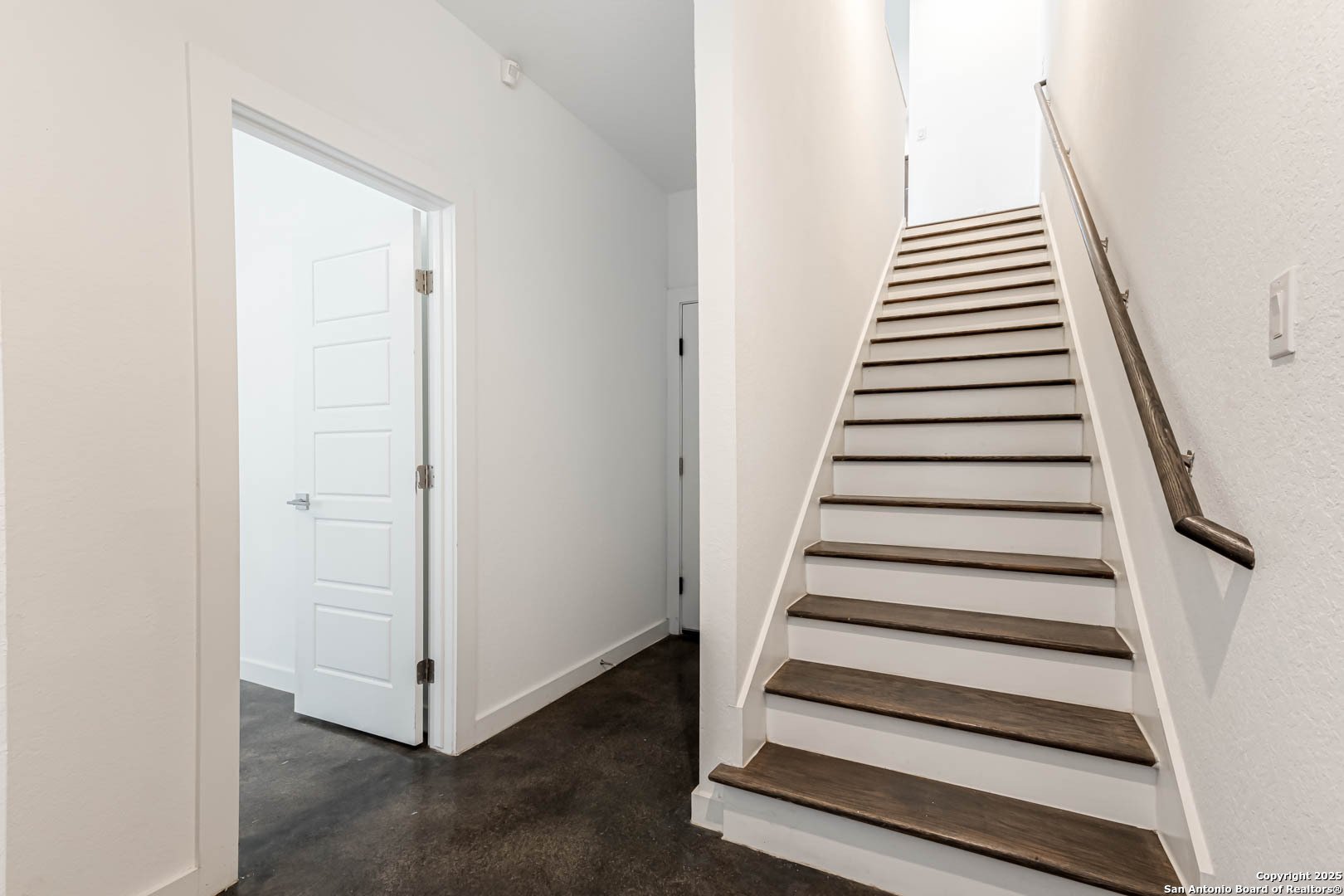 210 W Poplar St 108