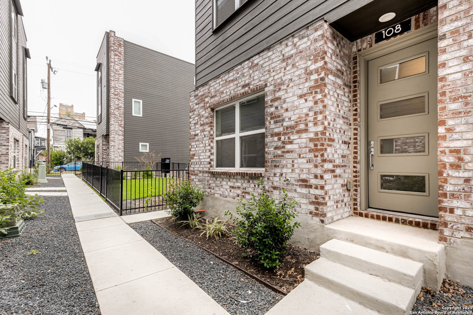 210 W Poplar St 108