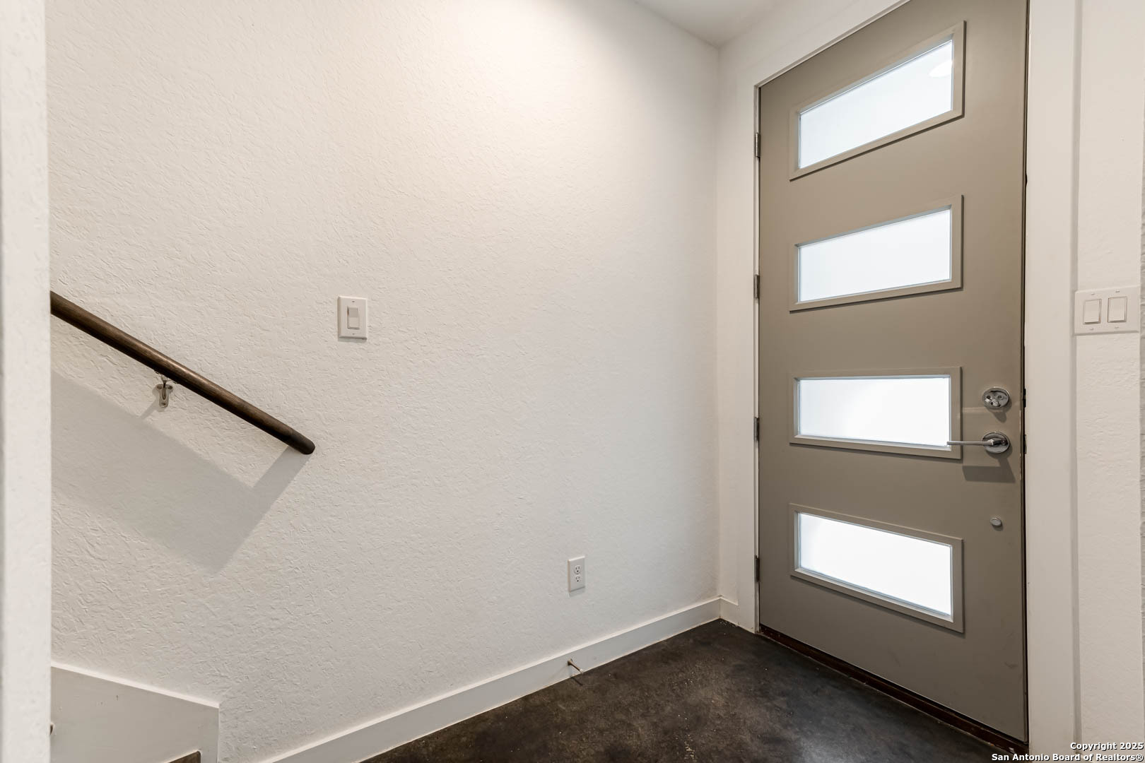 210 W Poplar St 108