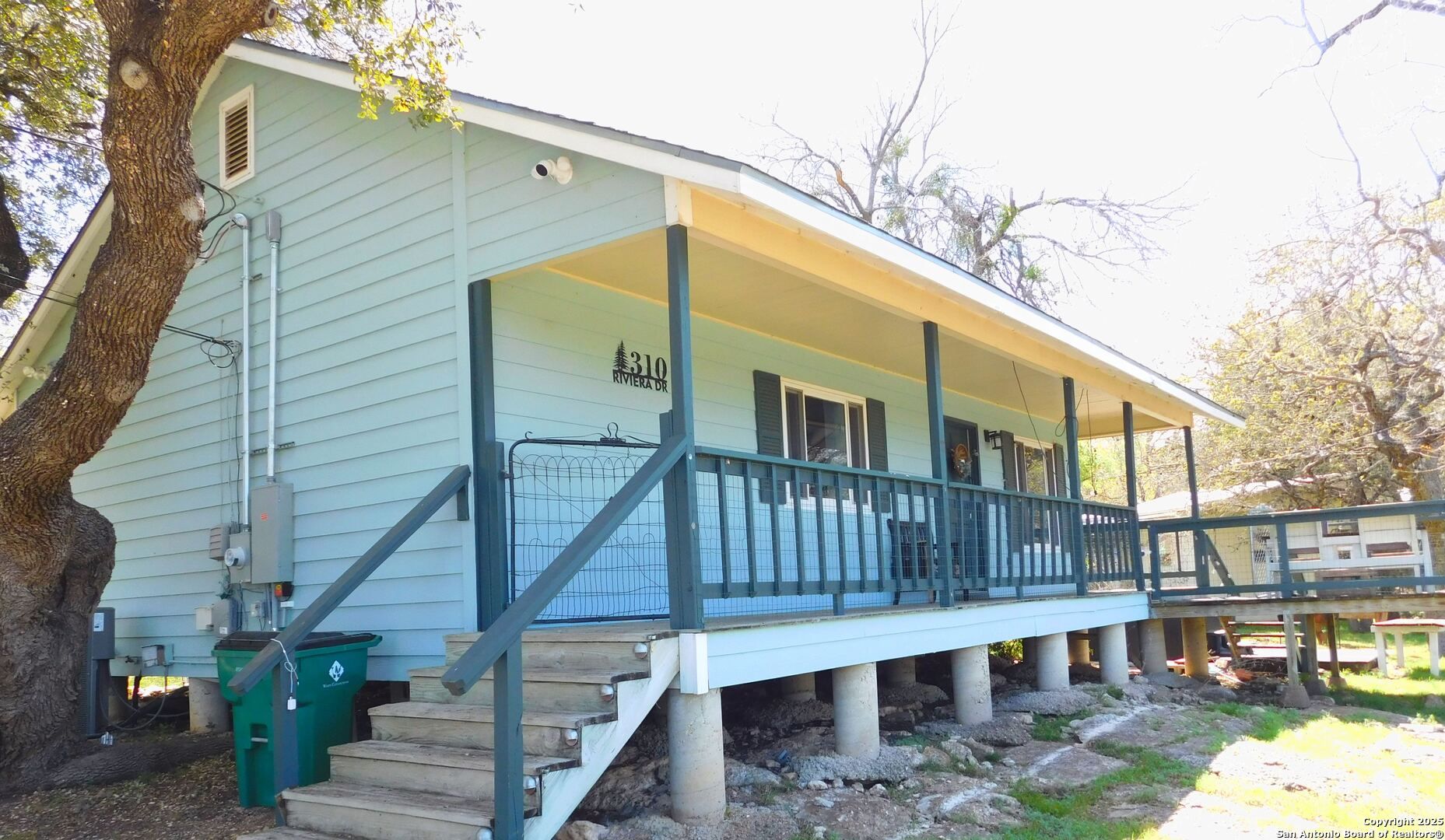 310 Riviera Dr