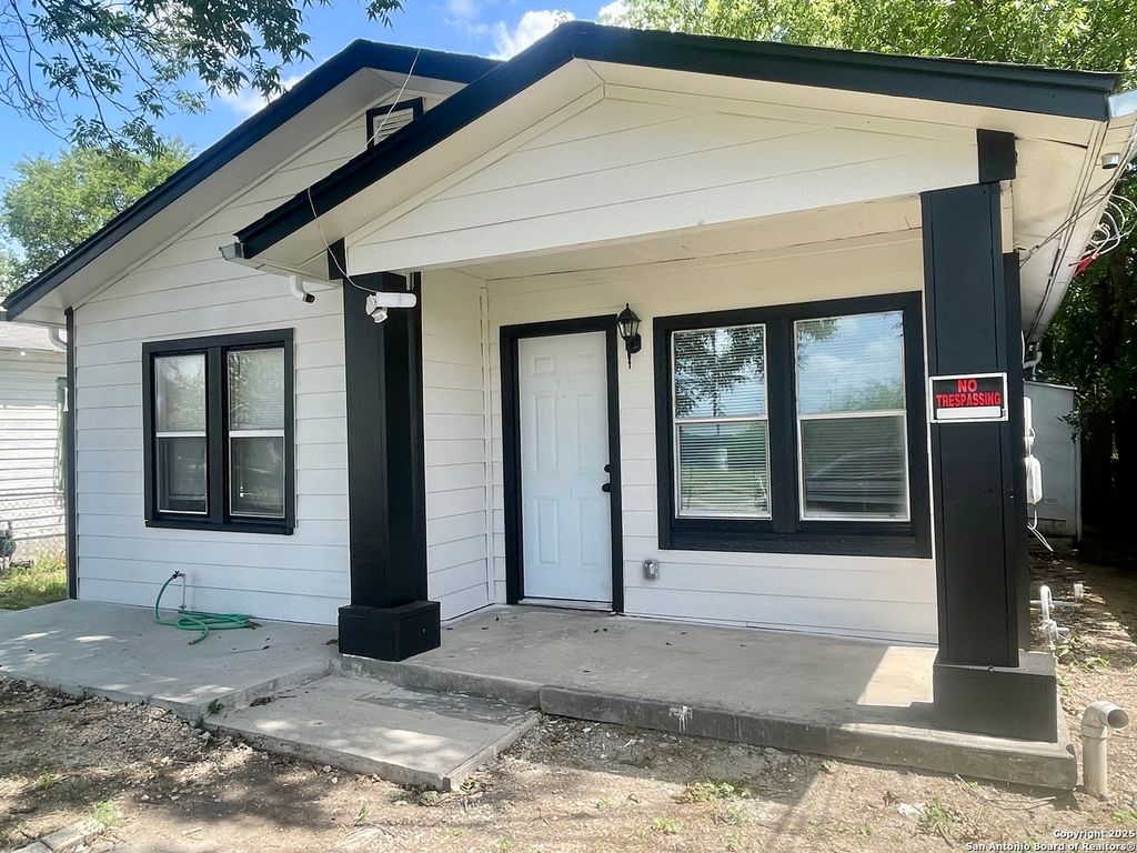 Photo of 3022 EL PASO, San Antonio, TX 78207 (MLS # 1930831)