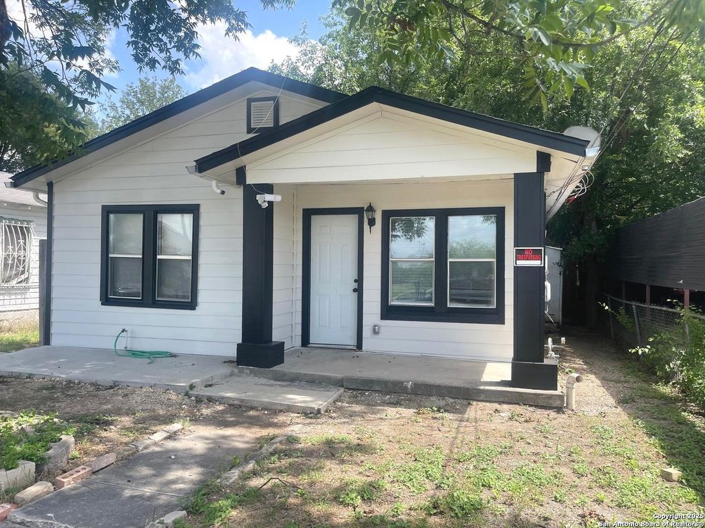 Photo of 3022 EL PASO, San Antonio, TX 78207 (MLS # 1930831)