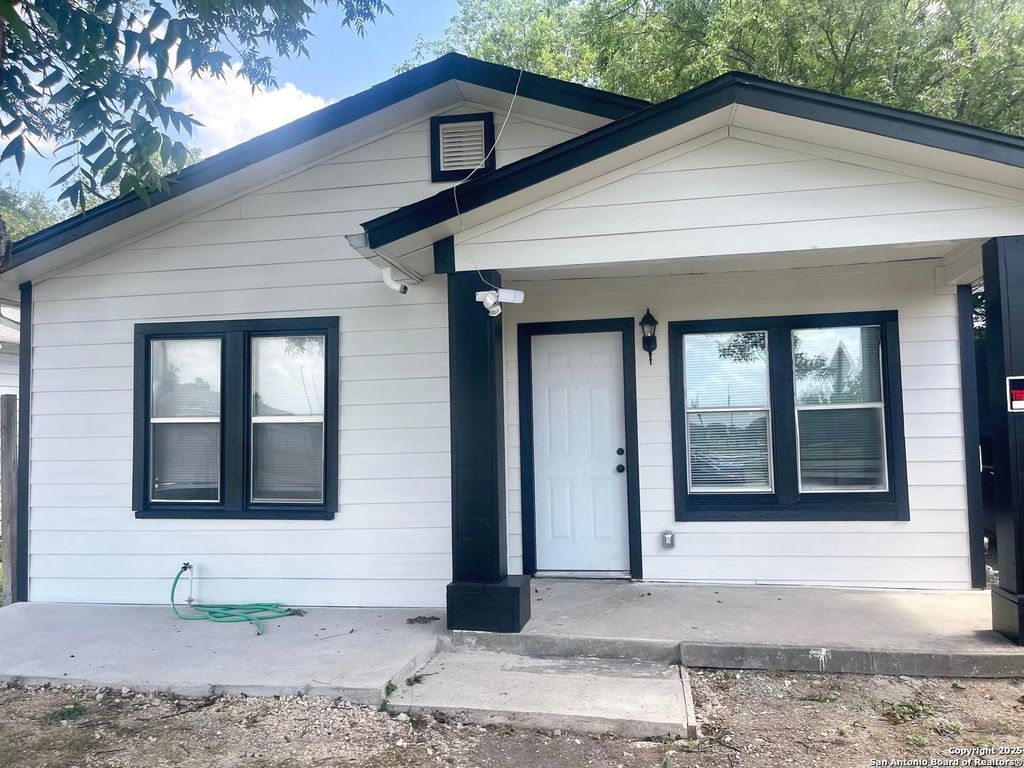 Photo of 3022 EL PASO, San Antonio, TX 78207 (MLS # 1930831)