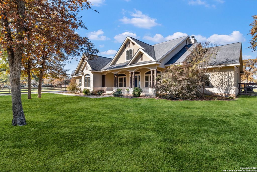 Photo of 112 Elk Run, La Vernia, TX 78121 (MLS # 1929552)