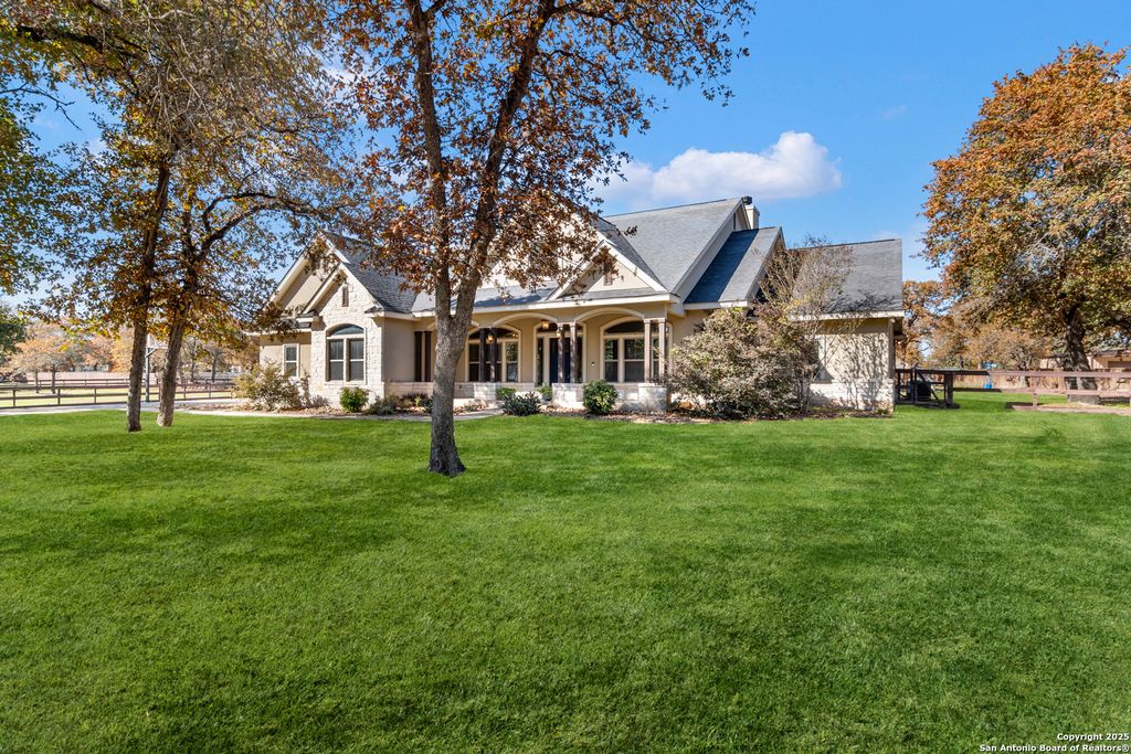 Photo of 112 Elk Run, La Vernia, TX 78121 (MLS # 1929552)