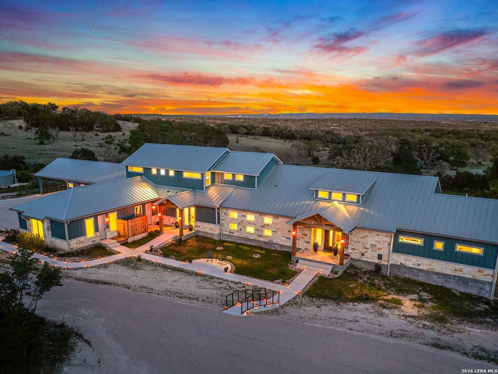 Photo of 554 Seven Falls Dr, Fredericksburg, TX 78624 (MLS # 1908422)
