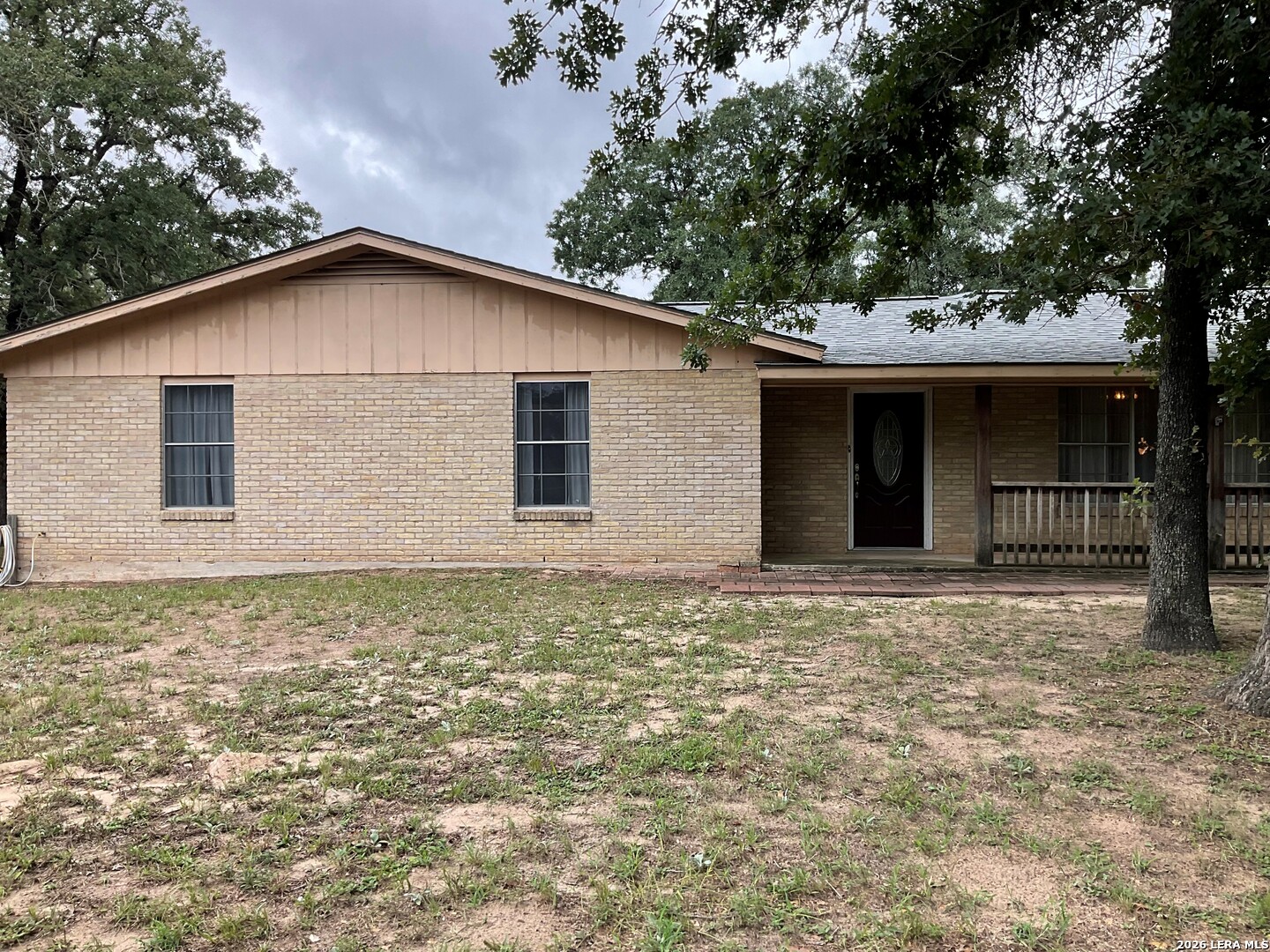 Photo 1 of 32 — 2043 Bentwood, Floresville, TX 78114