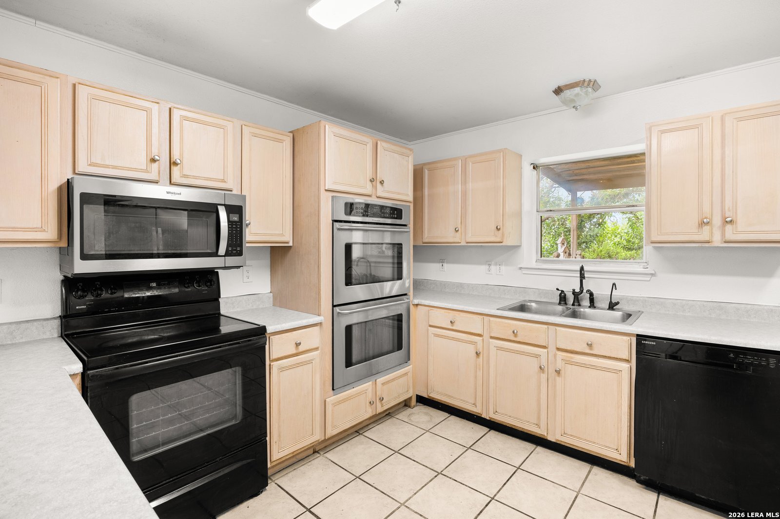 1051 SILVER HILLS DR