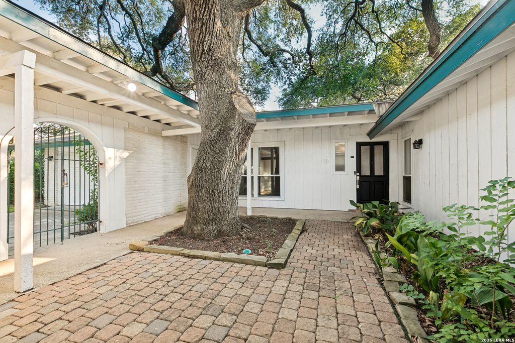 Photo of 3315 Litchfield St, San Antonio, TX 78230 (MLS # 2003203)